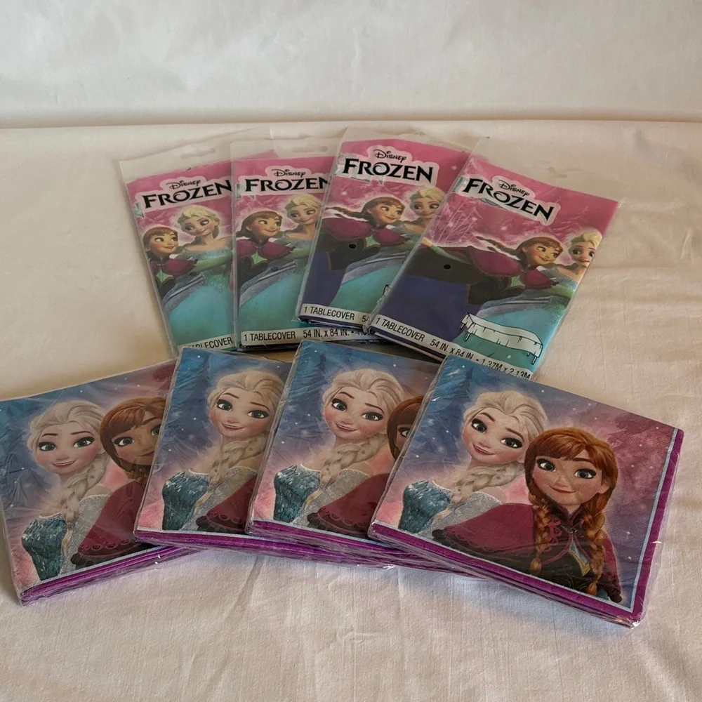 Disney Frozen Tableware Set Napkins/Tablecloths -  Lot of 4.